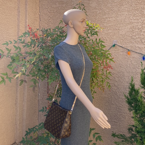 Louis Vuitton - Picture 15 of 16